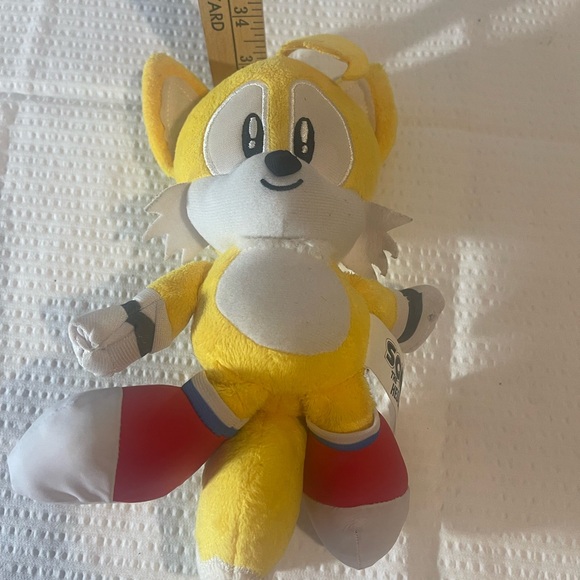 Sonic the Hedgehog Plushy - Picture 2 of 5